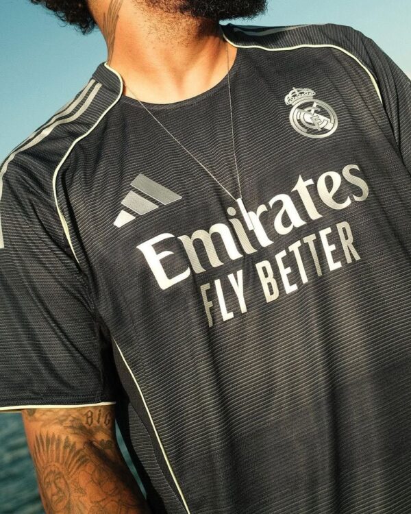 Maillot de foot version authentique – Image 4