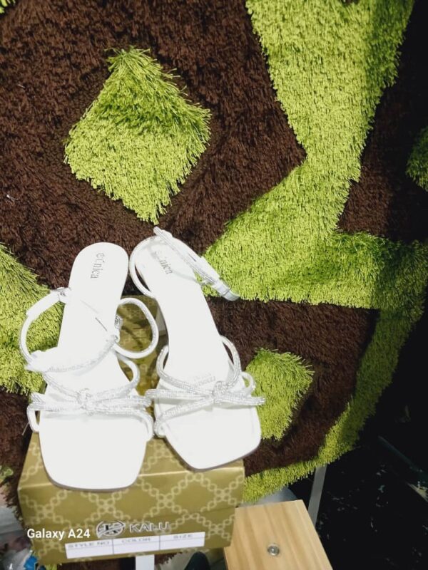 GUESS – Image 3