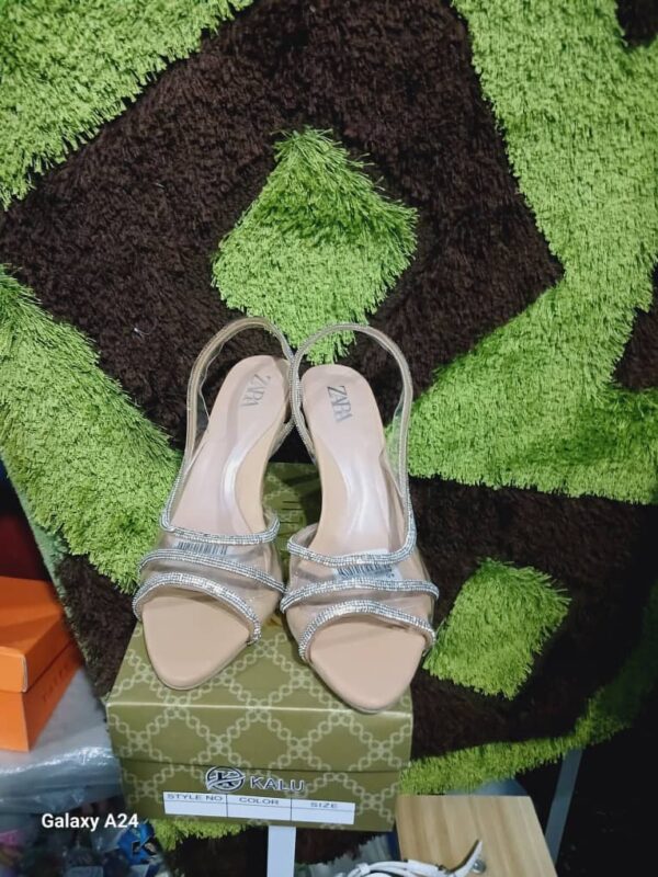GUESS – Image 2
